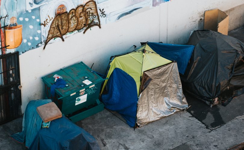 hajléktalan sátor